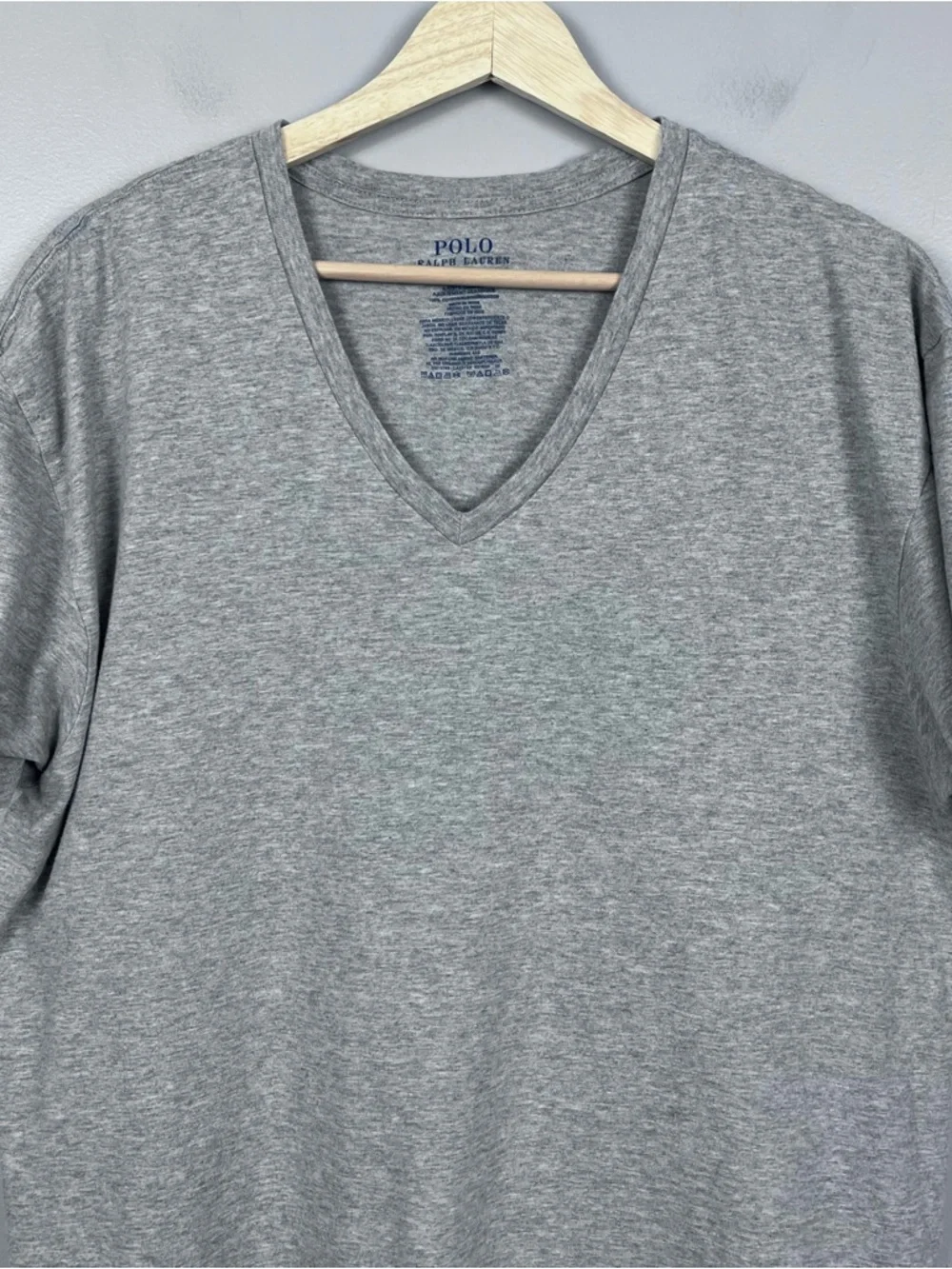 Polo Ralph Lauren Men's 100% Cotton Classic FIt V-Neck Tee Shirt Size L; Preppy
